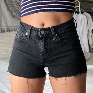 black Levi’s denim shorts